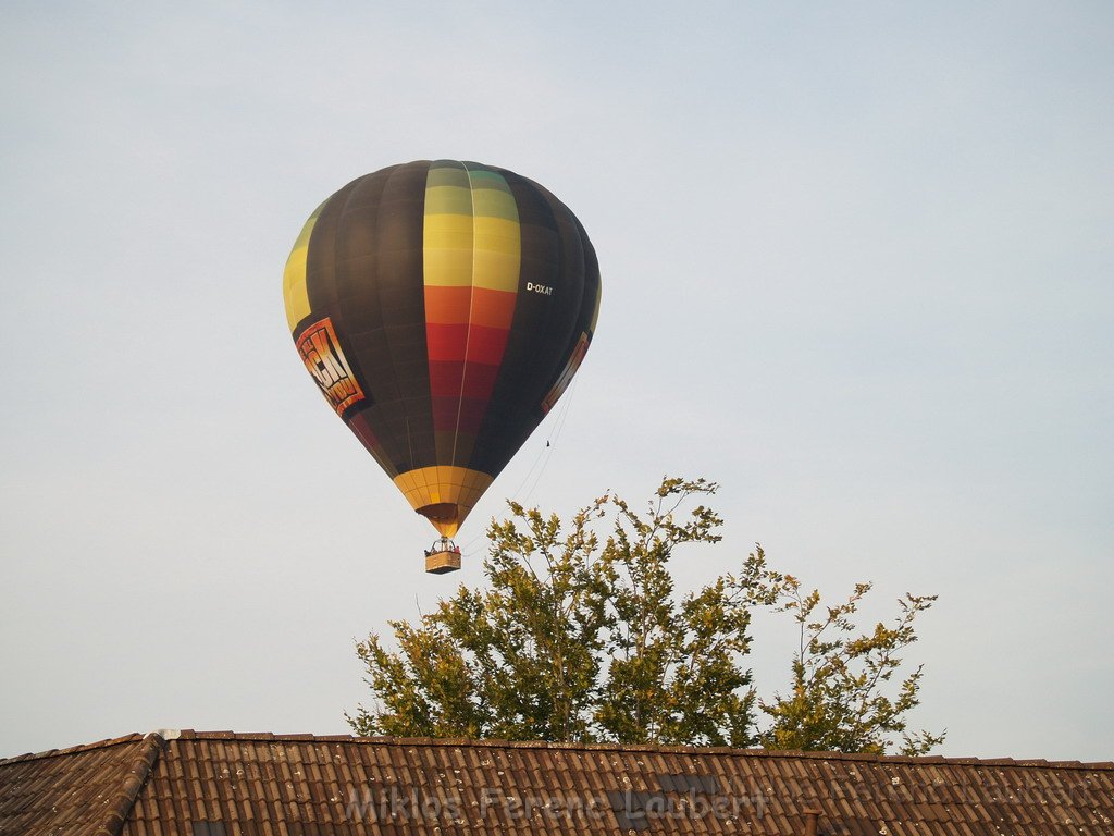 Heissluftballon im vorbei fahren  P07.JPG